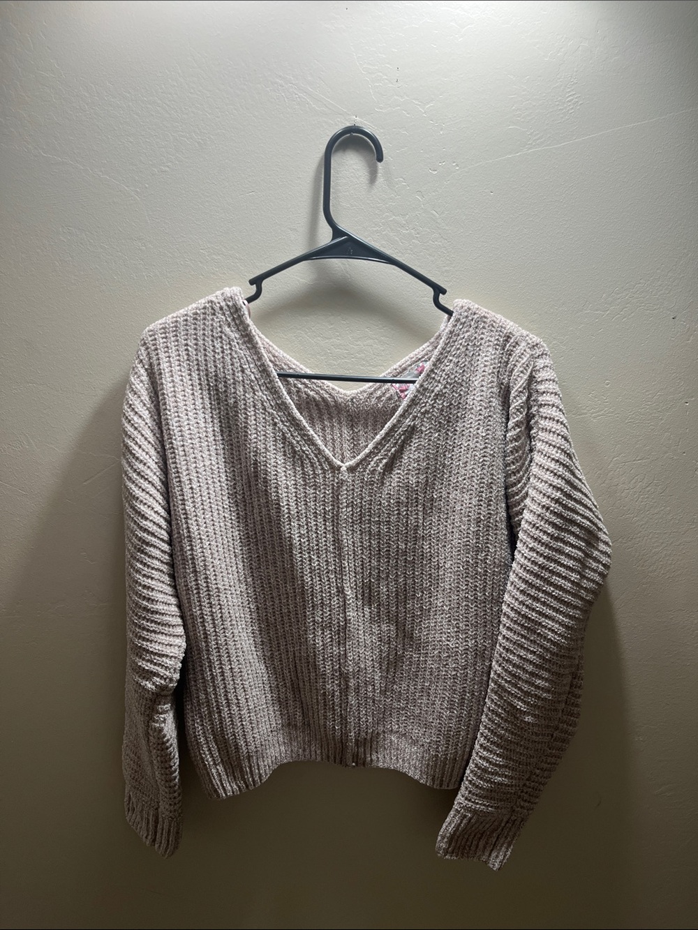 V-Neck Chunky Knit Sweaters in Light Taupe and Blue